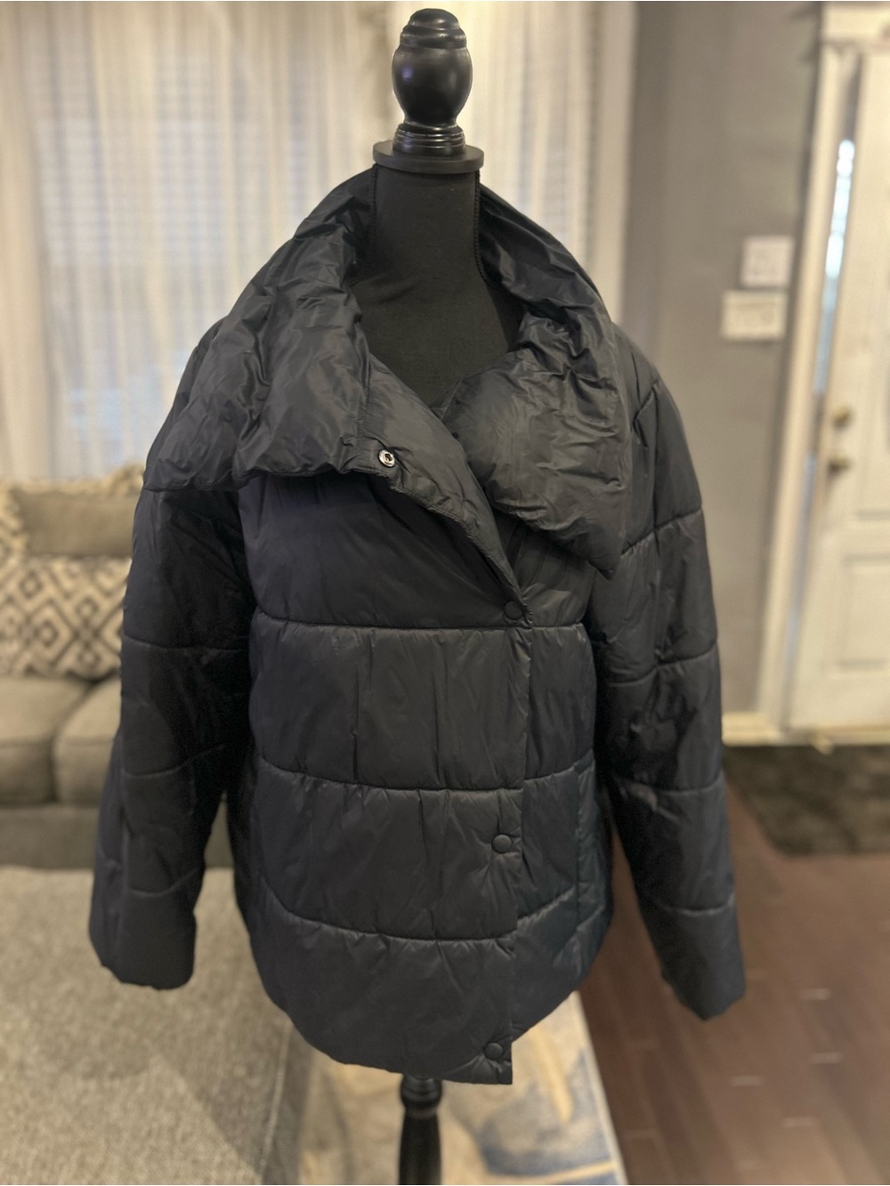 Banana Republic Black Quilted Puffer Jacket - Short Insulated Coat